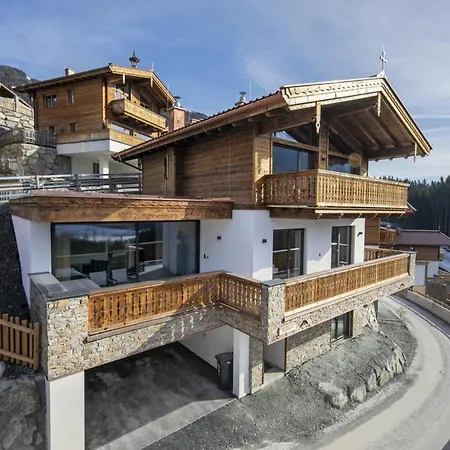 By The Anfaengerpiste Ski-lift Chalet Neukirchen am Großvenediger